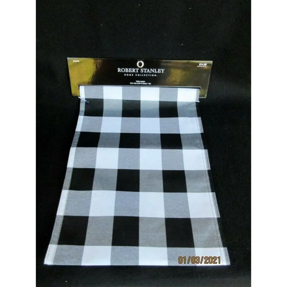 NWT Robert Stanley Farmhouse Christmas 70x13 Table Runner Black/White Buffalo Ch